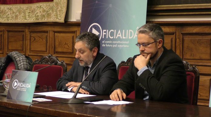 Conferencia de José Manuel Pérez: «Constitución y llingües: Oficialidá, conteníu y desendolque»