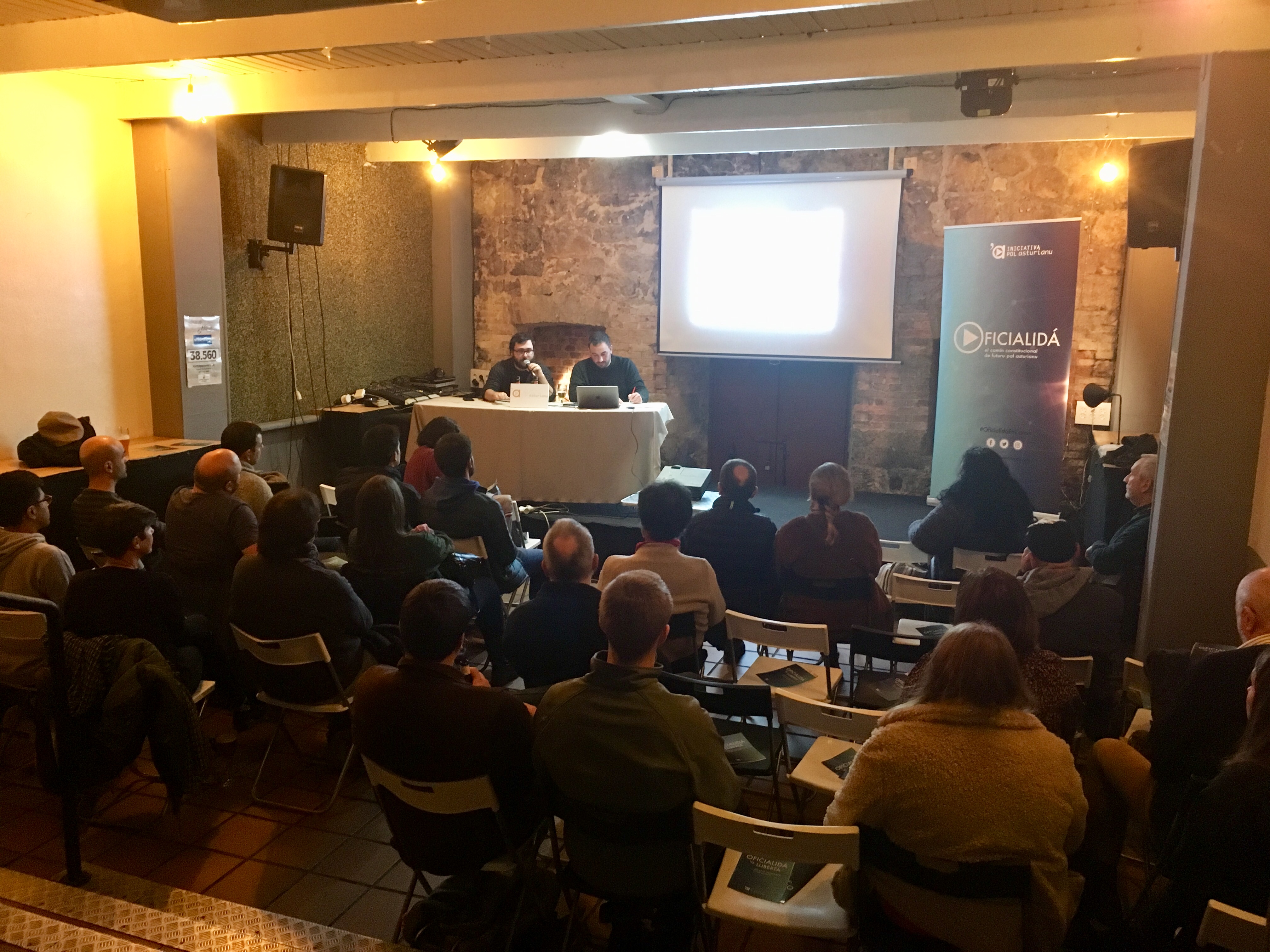 Iniciativa pol Asturianu defende la oficialidá como una ferramienta pa consiguir igualar los drechos llingüísticos, preservar el patrimoniu y convertise nun elementu dinamizador de la economía