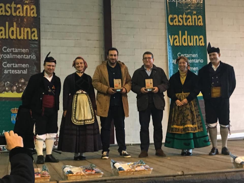 Iniciativa pol Asturianu recoyó’l reconocimientu ‘N’alcordanza d’un país’ qu’entrega l’asociación La Xordia