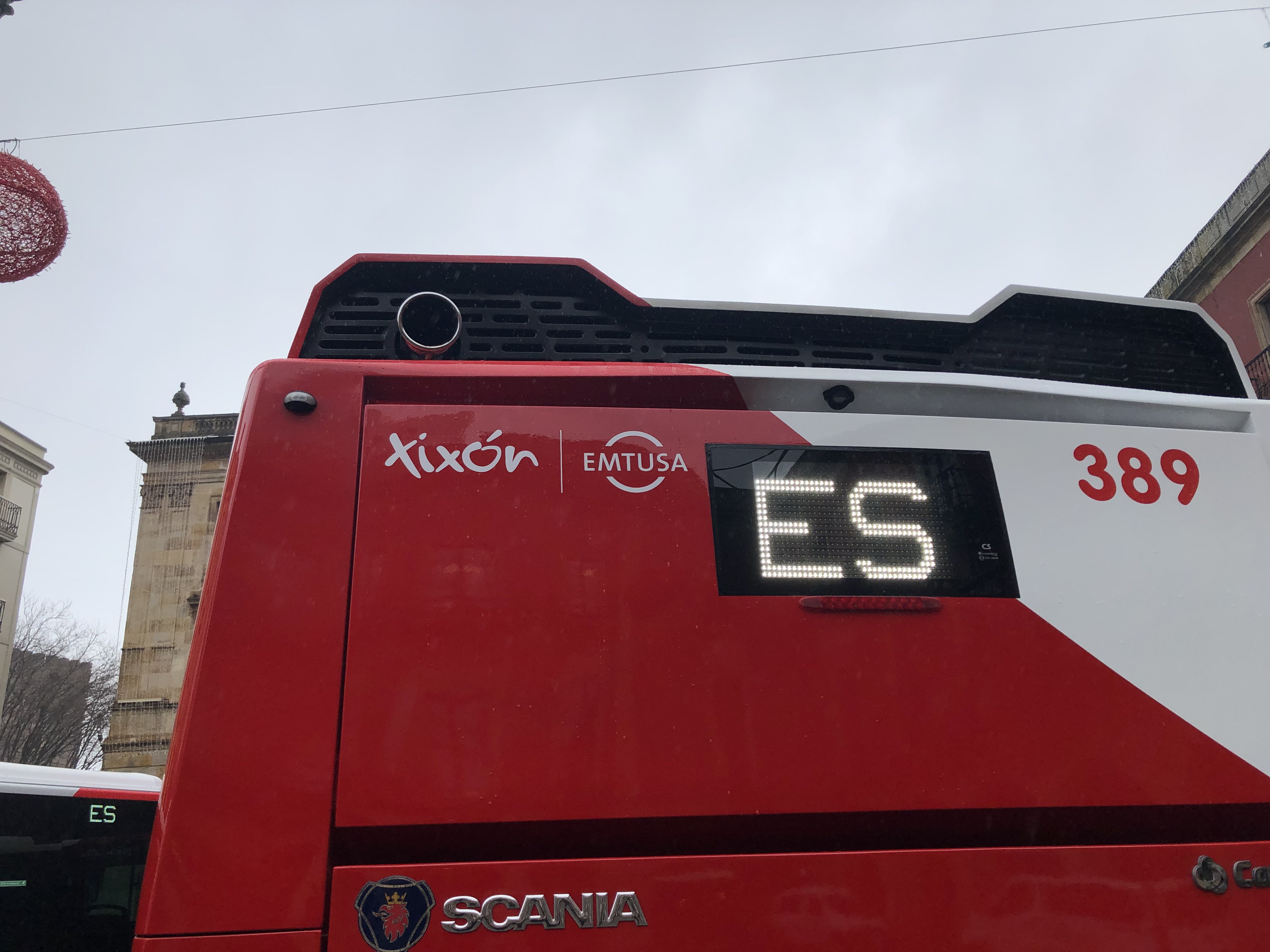 Iniciativa pol Asturianu felicita a EMTUSA pol usu y presencia del asturianu nos nuevos autobuses