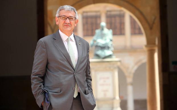 La noticia de que ‘Santiago García Granda convirtióse nel primer Rector de la Universidá d’Uviéu n’echar una conferencia n’asturianu’ elexida la meyor d’esti 2018 polos internautes