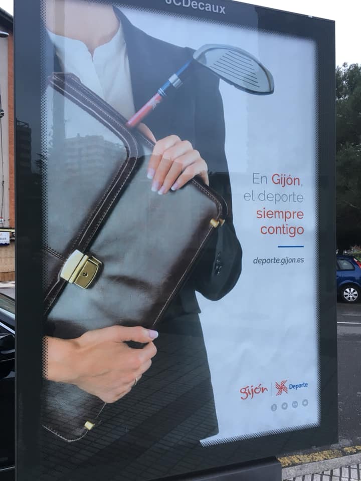 Iniciativa pol Asturianu pide al Conceyu de Xixón mantener la cartelería n’asturianu y una mayor presencia del idioma nes sos campañes deportives