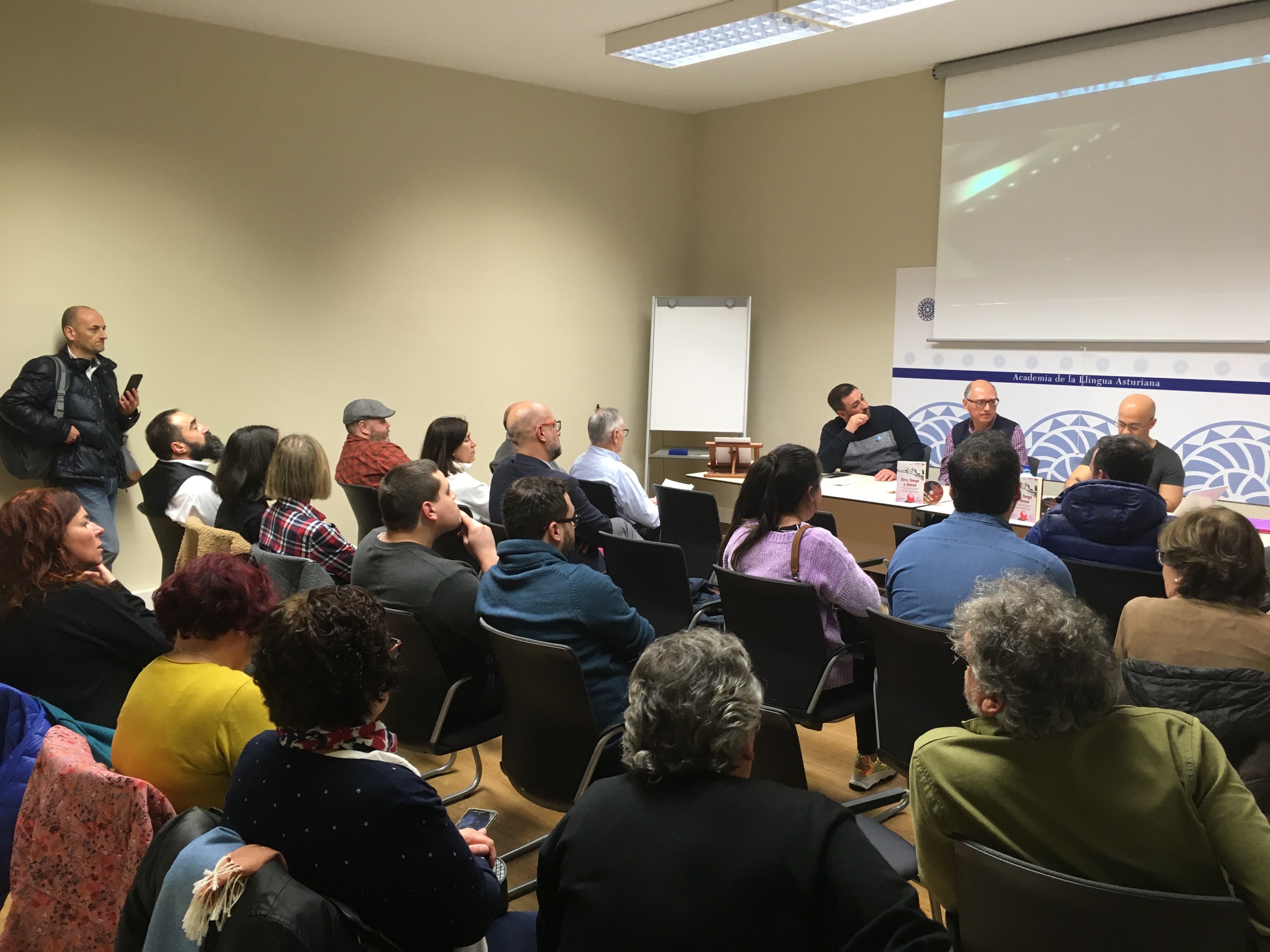 Intervención d’Inaciu Galán na presentación del poemariu ‘Aire, fueu y deséu’