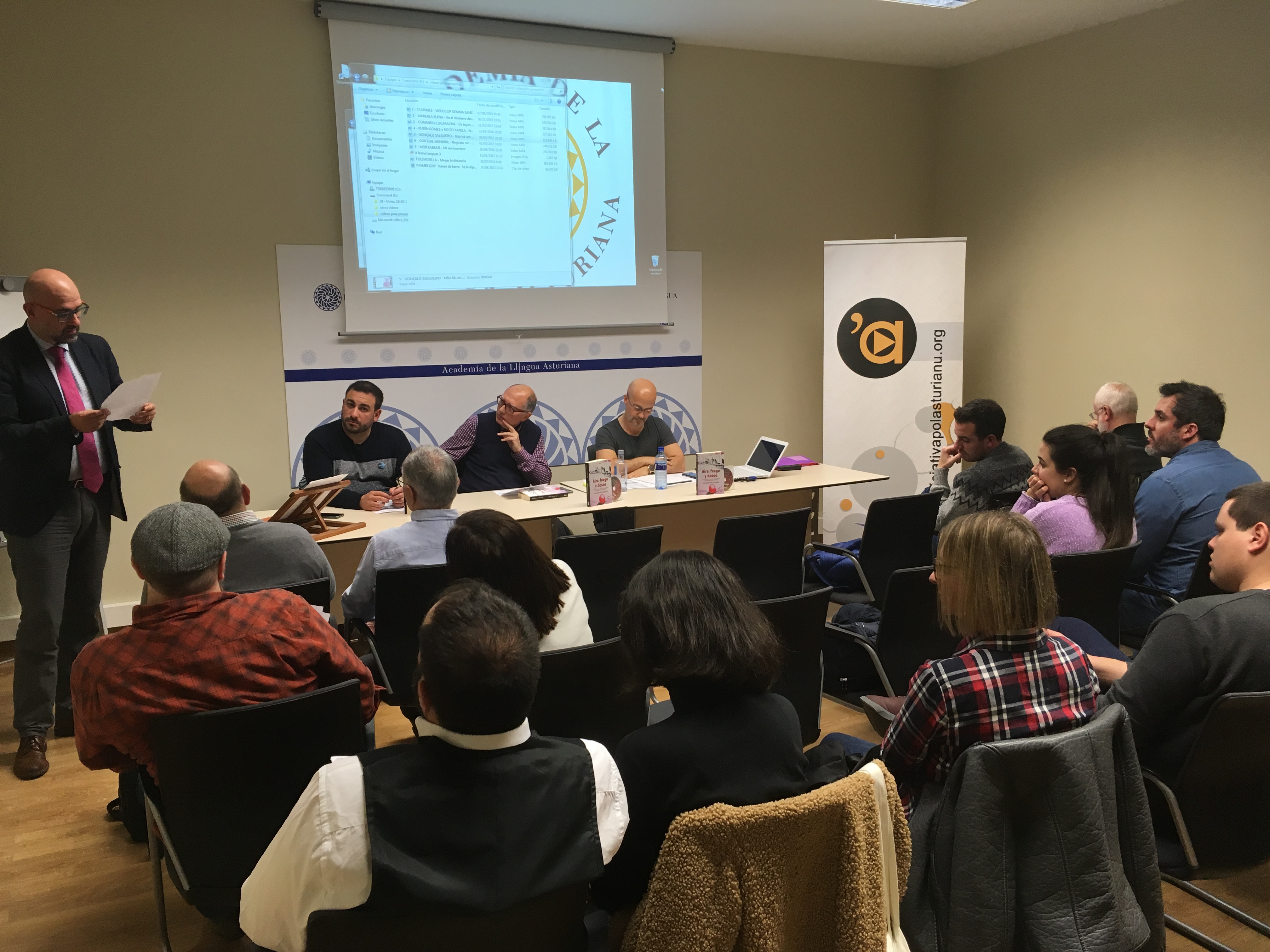 Galán: “Ye clave siguir amosando que del llau de la oficialidá tamos los que construyimos una Asturies meyor, más plural, más bayurosa, más respetuosa col diferente, una Asturies que cumple y desendolca la Constitución española”