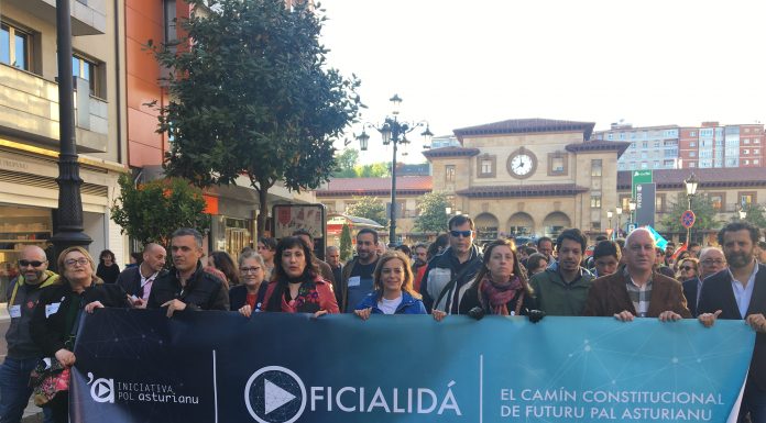 Iniciativa pol Asturianu axuntó na so pancarta del consensu pola oficialidá a los partíos políticos