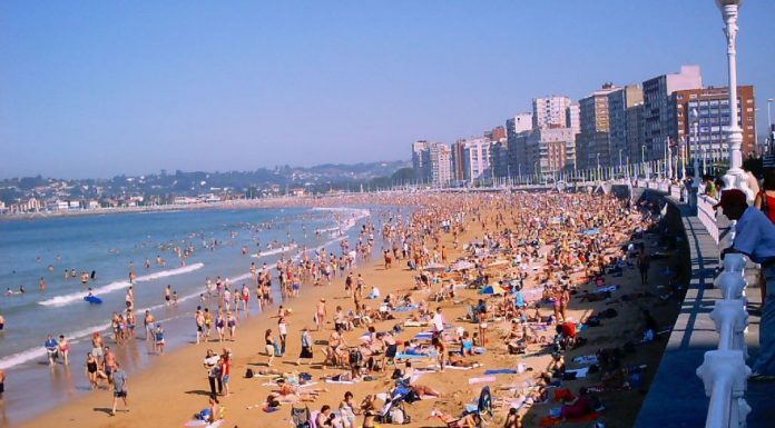 Iniciativa pol Asturianu pide al Conceyu de Xixón l’usu del asturianu na megafonía de les sableres