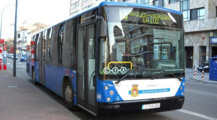 Iniciativa pol Asturianu anima a los conceyos d’Avilés, Castrillón y Corvera a usar l’asturianu nos autobuses urbanos