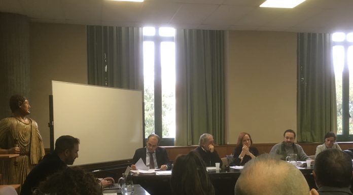 Denuncien una nueva discriminación a la hora de presentar una tesis n’asturianu