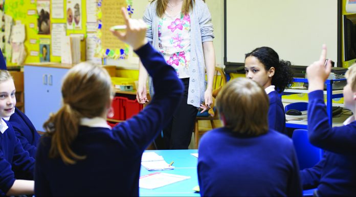 Iniciativa pol Asturianu presenta una reclamación a la Conseyería pol recorte d’hores a l’asignatura d’asturianu nun colexu de Xixón