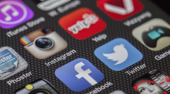 Iniciativa pol Asturianu propón a BlueSky la inclusión del asturianu nes sos ferramientes