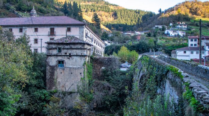 Iniciativa pol Asturianu tresllada a la nueva presidenta de Paradores el valor cultural d’usar la llingua asturiana
