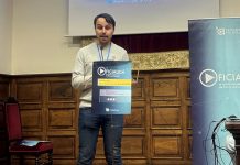 Llectura del manifiestu estatal Declaración d’Uviéu El presidente d'Iniciativa pol Asturianu, Iván Llera.