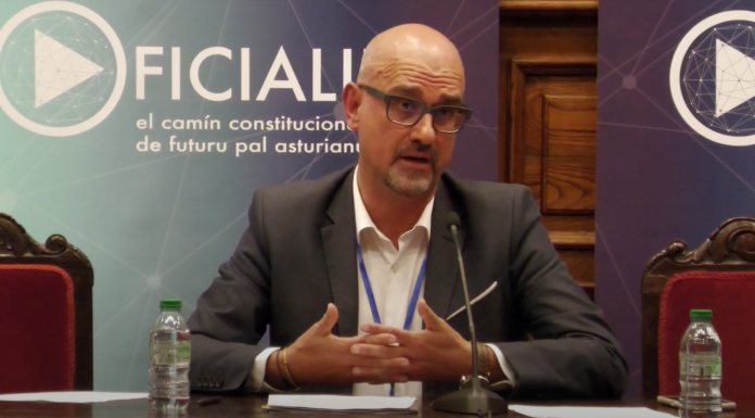 Los modelos d’oficialidá de les llingües d’España. Opciones pal consensu constitucional