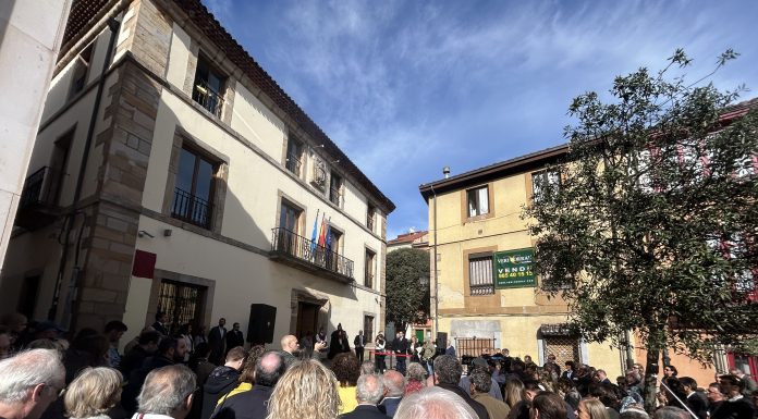 Margolles: “Reivindicamos el recuerdu de Sergio Marqués como un presidente que valoró l’idioma y que lu defendió ensin complexos”