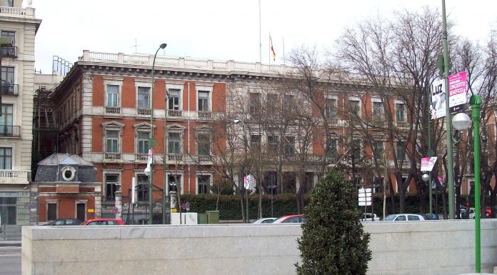 L’asturianu, escluyíu na refundación de la ‘Oficina de las lenguas oficiales’