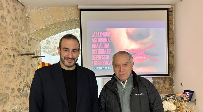 Inaciu Galán da una conferencia sobre la llingua asturiana en Mallorca