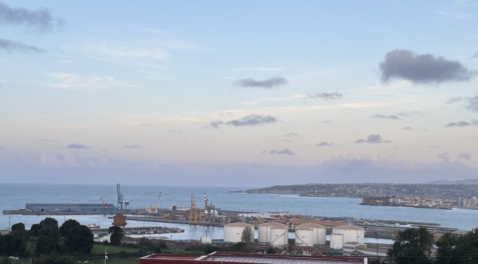 Iniciativa pol Asturianu propón incorporar la llingua asturiana na nueva señalización del puertu de Xixón