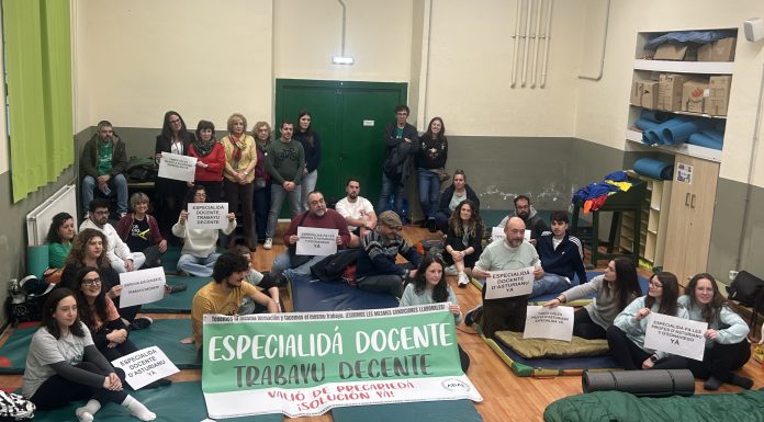 Iniciativa pol Asturianu amuesa’l so sofitu al enzarru d’ADAE na defensa de la especialidá docente