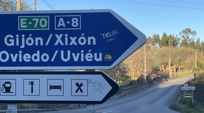Iniciativa pol Asturianu reclama un esfuerciu institucional y políticu pa rematar el procesu d’oficialización toponímica